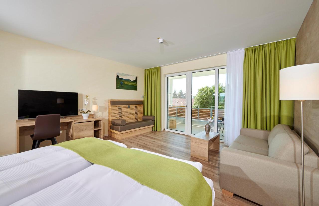 Bachhof Resort Hotel Kirchroth Buitenkant foto