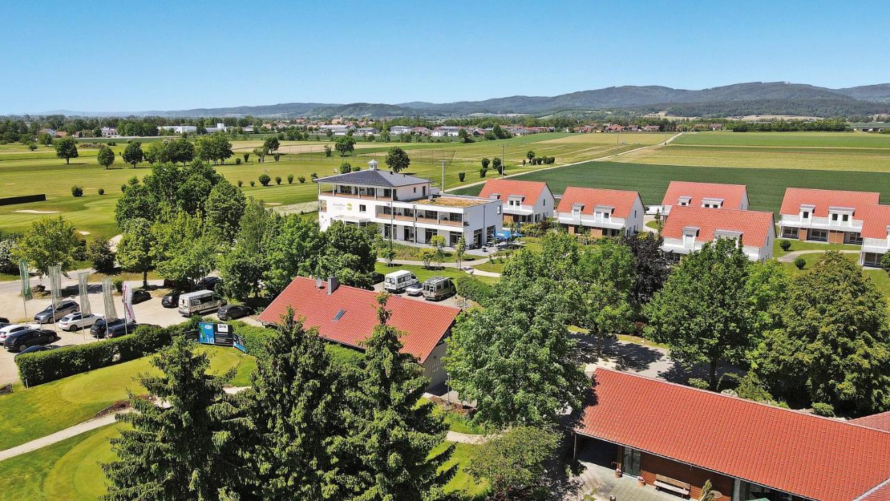 Bachhof Resort Hotel Kirchroth Buitenkant foto